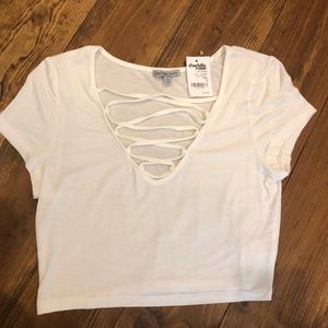 White cropped t shirt